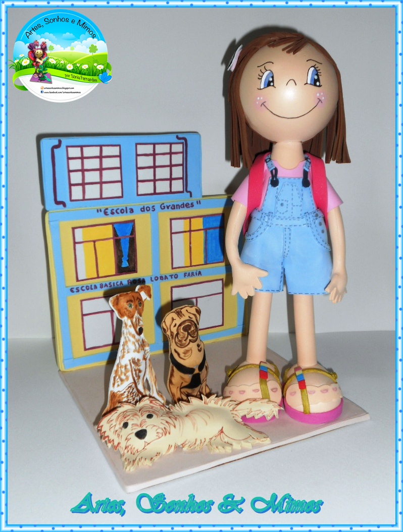 Menina na Escolinha e os seus Cachorrinhos