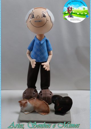 Senhor com cão e gato